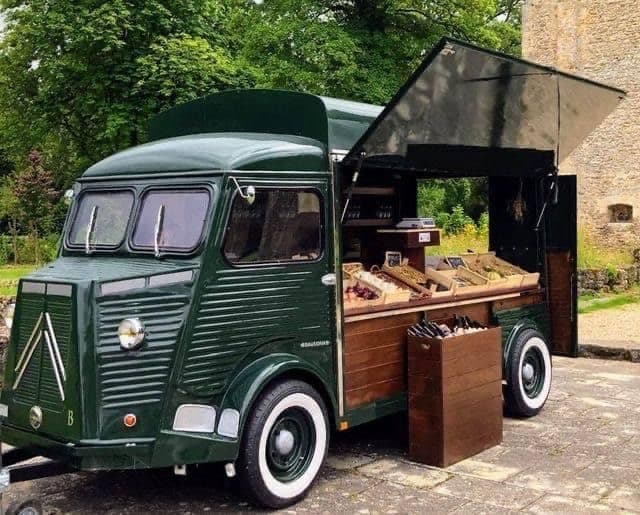 Citroën HY clásico restaurado en jardín de castillo – Aristotrucks